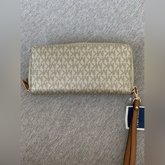 Michael Kors Acorn/Gold Travel Continental Wallet wristlet New in Box with Tags - Picture 7 of 7